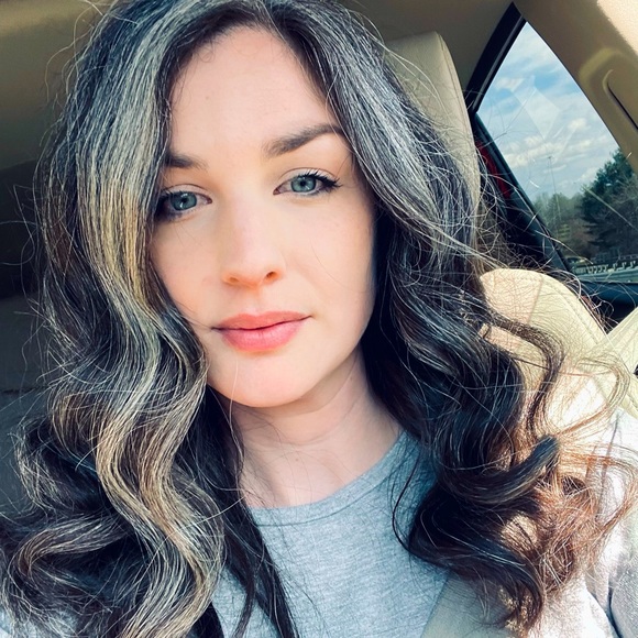 Meet your Posher, Liz - Picture 1 of 1